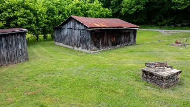 1495 Wolf Hill Rd, Bethpage, TN 37022