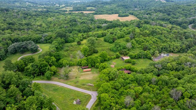 1495 Wolf Hill Rd, Bethpage, TN 37022