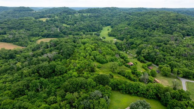 1495 Wolf Hill Rd, Bethpage, TN 37022