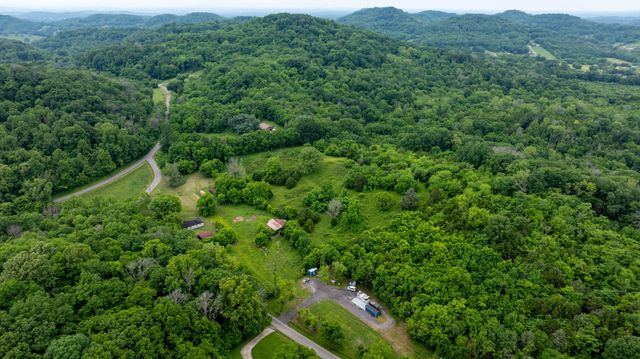 1495 Wolf Hill Rd, Bethpage, TN 37022