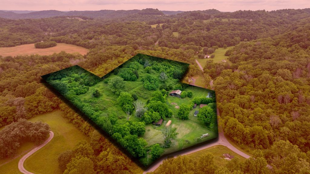 1495 Wolf Hill Rd, Bethpage, TN 37022