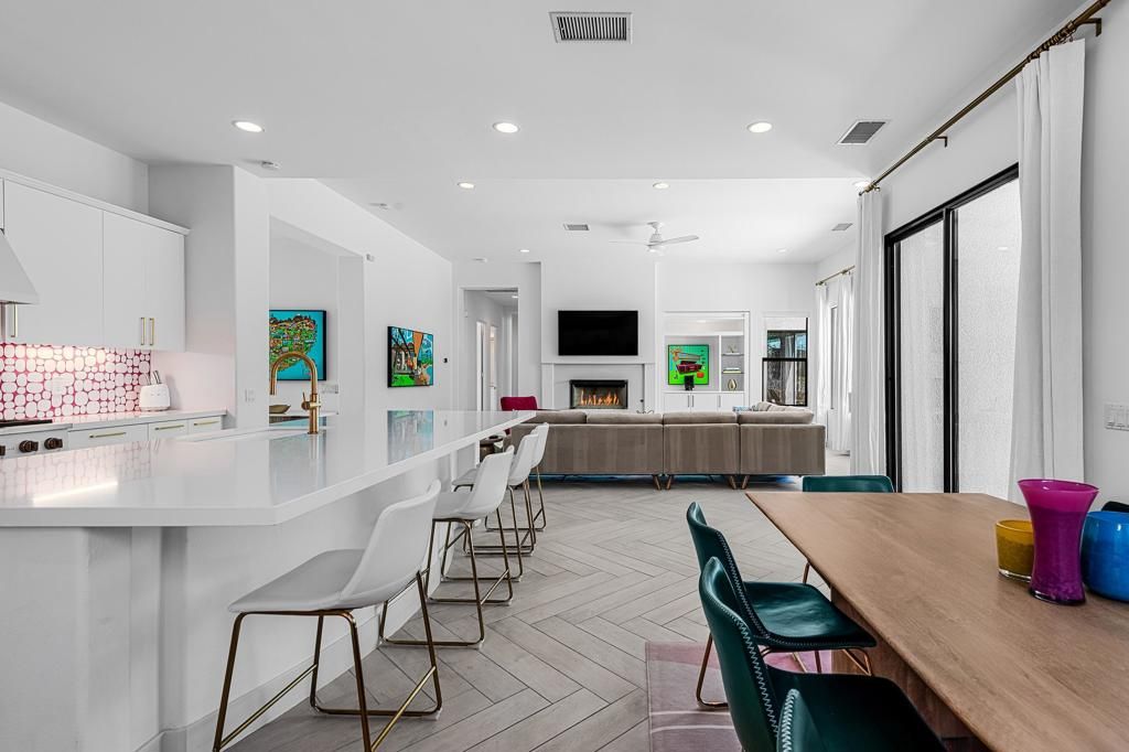 Image 10 of property listing at 1441 Amelia Way, Palm Springs, CA 92262