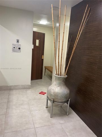 20100 W Country Club Dr 507, Aventura, FL 33180