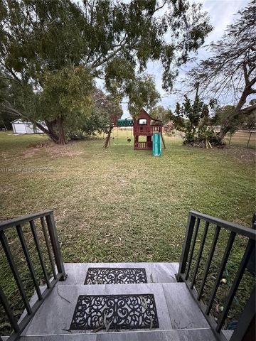 1621 SW 117th Ave, Davie, FL 33325