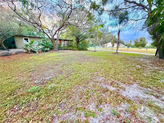 1621 SW 117th Ave, Davie, FL 33325