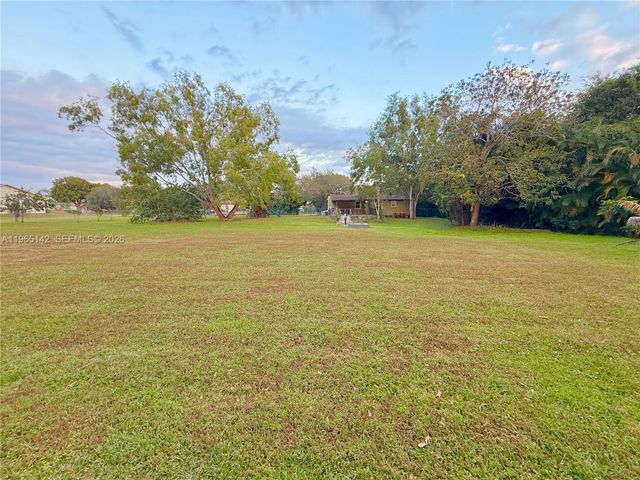 1621 SW 117th Ave, Davie, FL 33325