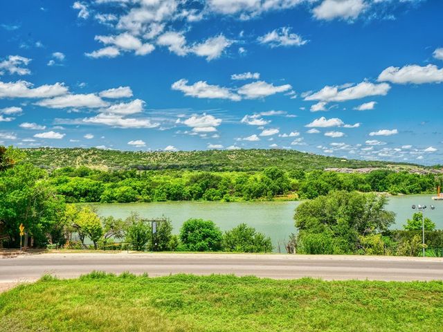 1012-3A Guadalupe St, Kerrville, TX 78028