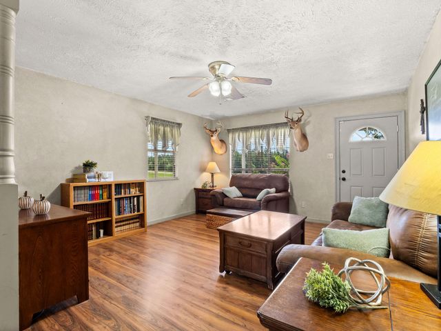 1096 Louisiana 8, Leesville, LA 71446