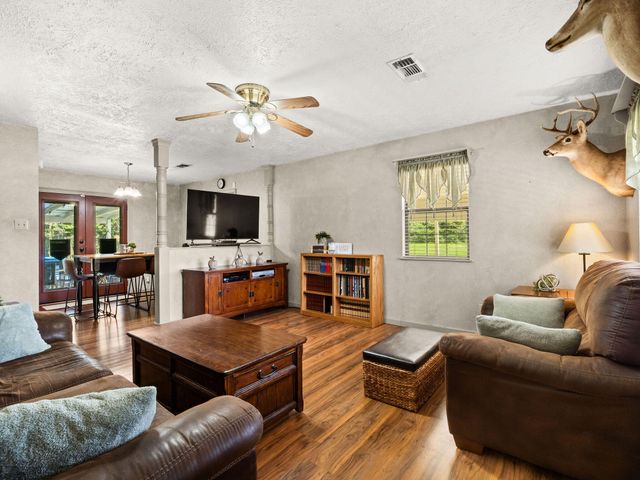 1096 Louisiana 8, Leesville, LA 71446