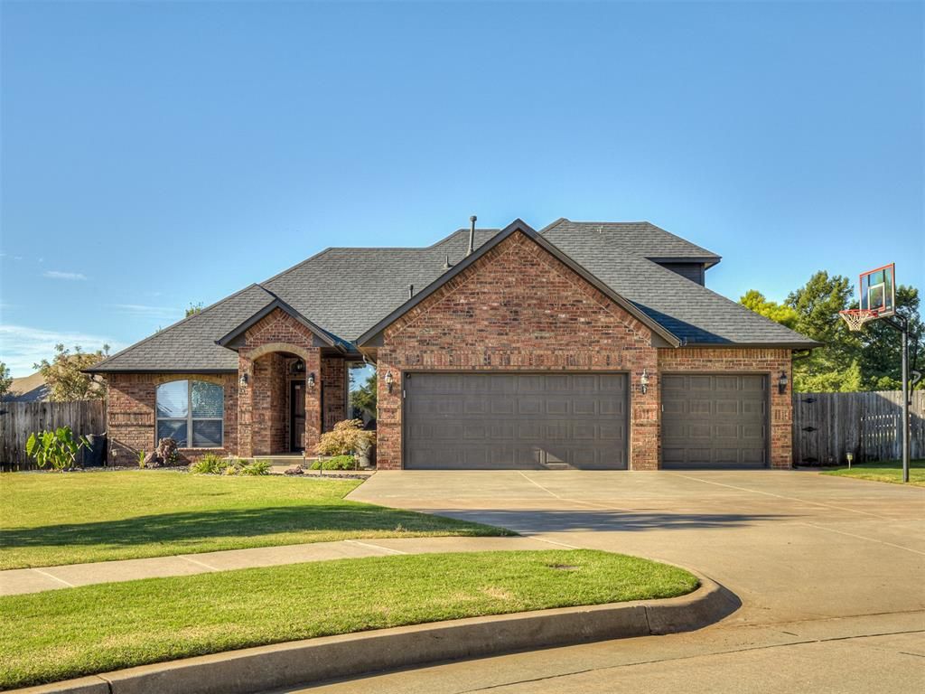 1204 Excalibur Court, Yukon, OK 73099