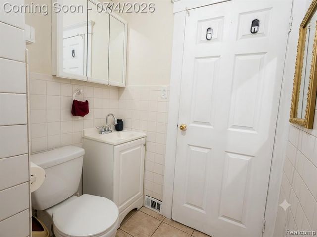 12019 Sobieski Street, Hamtramck, MI 48212