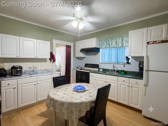 12019 Sobieski Street, Hamtramck, MI 48212
