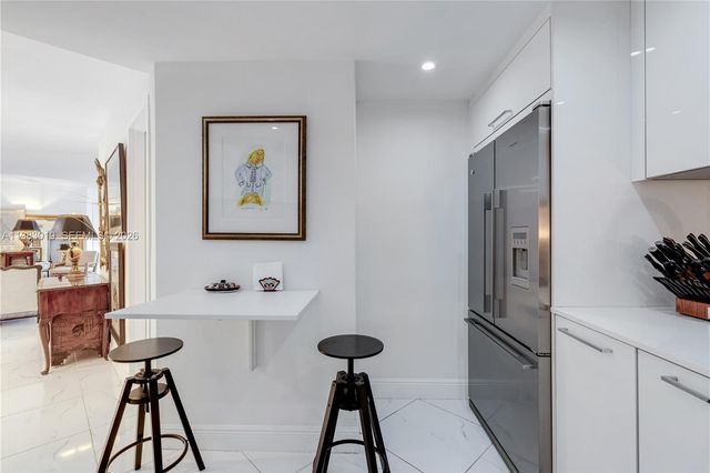 825 Brickell Bay Dr 850, Miami, FL 33131