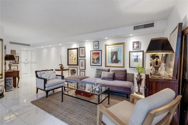 825 Brickell Bay Dr 850, Miami, FL 33131