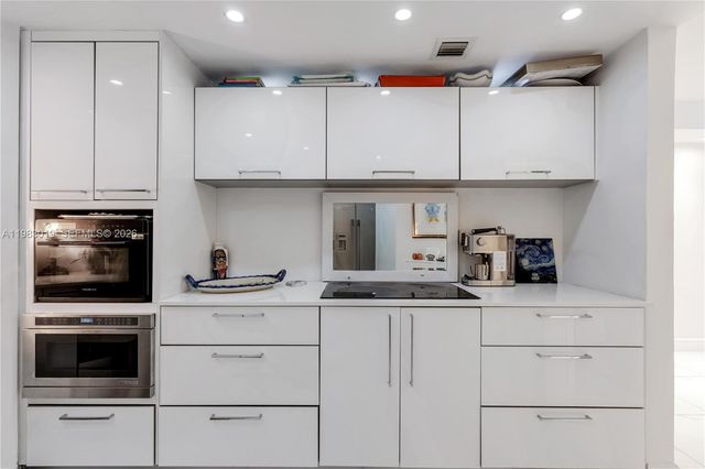 825 Brickell Bay Dr 850, Miami, FL 33131