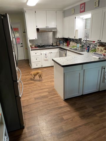 125 Live Oak Drive, Azle, TX 76020