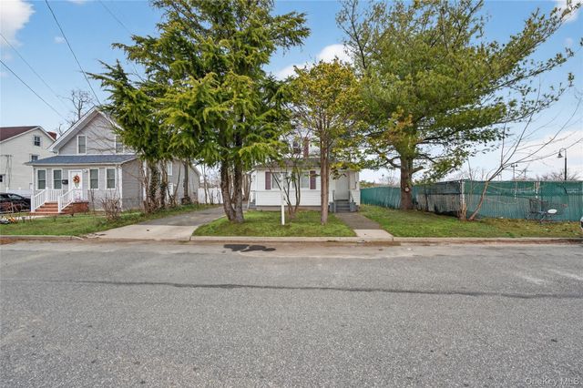 21 Maple Avenue, Port Jefferson, NY 11776