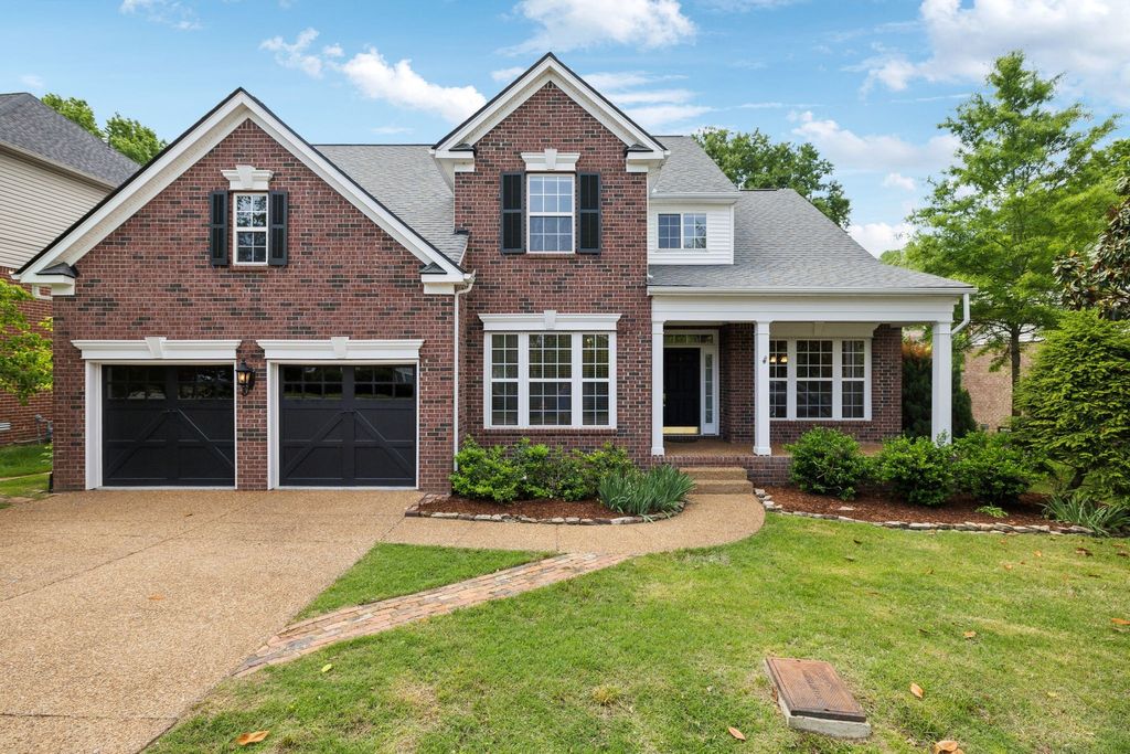 7137 Holt Run Dr, Nashville, TN 37211