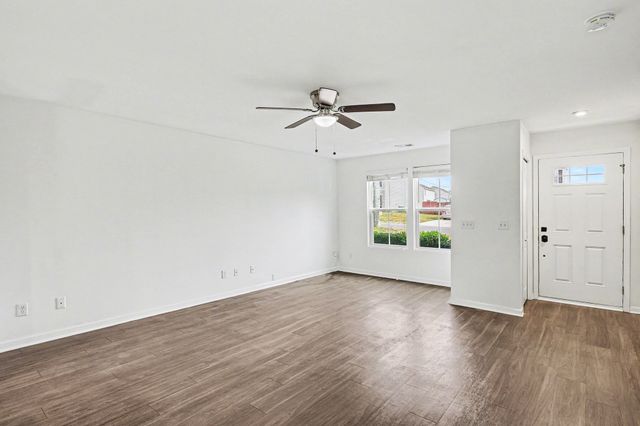 136 Moshe Yaalon Dr, La Vergne, TN 37086