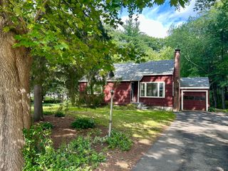 272 Laws Brook Rd, Concord, MA 01742
