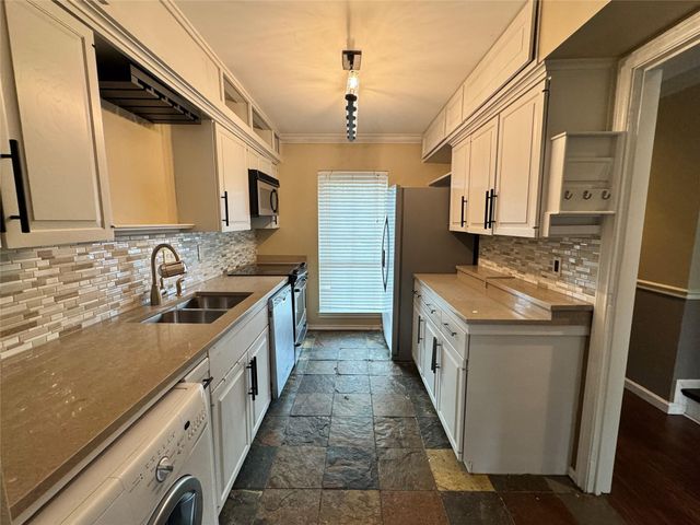 2041 Winrock Boulevard 157, Houston, TX 77057