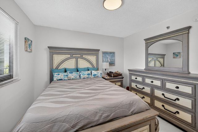 2334 S Cypress Bend Dr 511, Pompano Beach, FL 33069