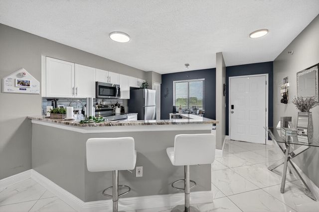 2334 S Cypress Bend Dr 511, Pompano Beach, FL 33069