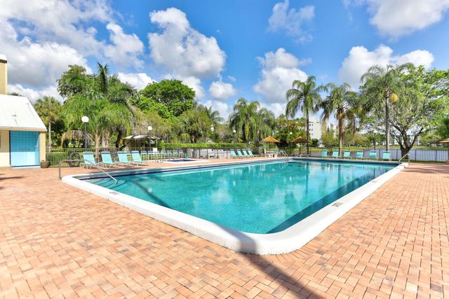 2334 S Cypress Bend Dr 511, Pompano Beach, FL 33069