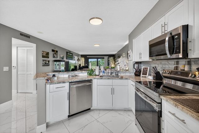 2334 S Cypress Bend Dr 511, Pompano Beach, FL 33069