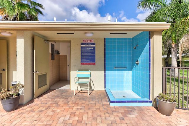 2334 S Cypress Bend Dr 511, Pompano Beach, FL 33069