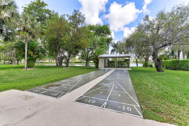 2334 S Cypress Bend Dr 511, Pompano Beach, FL 33069