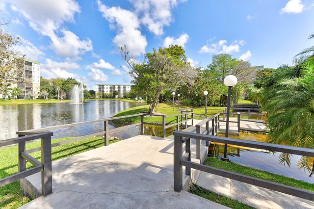 2334 S Cypress Bend Dr 511, Pompano Beach, FL 33069