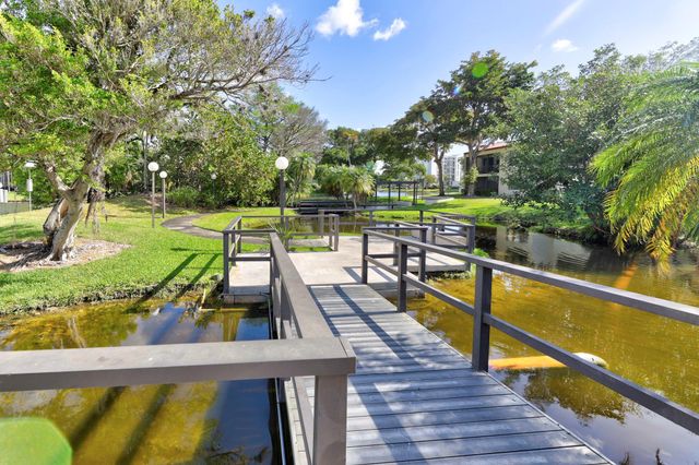 2334 S Cypress Bend Dr 511, Pompano Beach, FL 33069