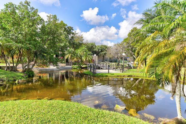 2334 S Cypress Bend Dr 511, Pompano Beach, FL 33069