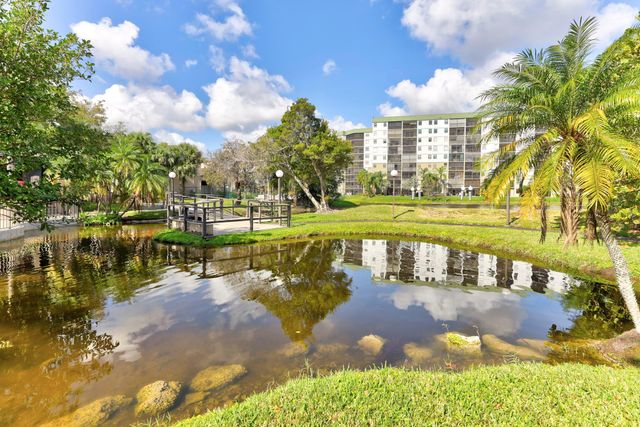 2334 S Cypress Bend Dr 511, Pompano Beach, FL 33069