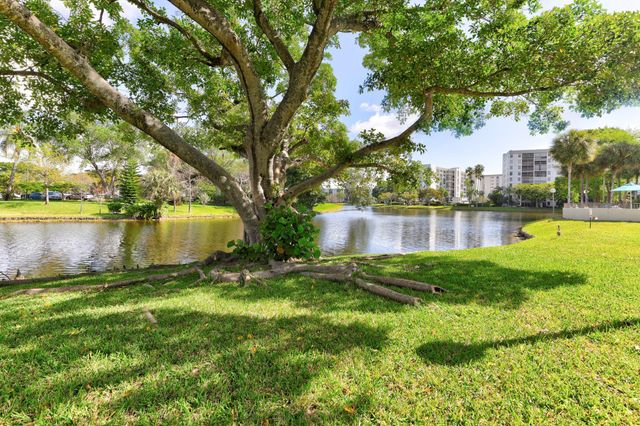 2334 S Cypress Bend Dr 511, Pompano Beach, FL 33069