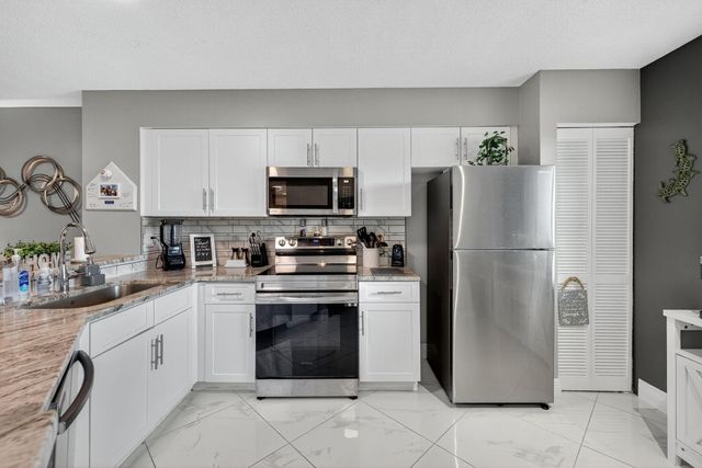2334 S Cypress Bend Dr 511, Pompano Beach, FL 33069