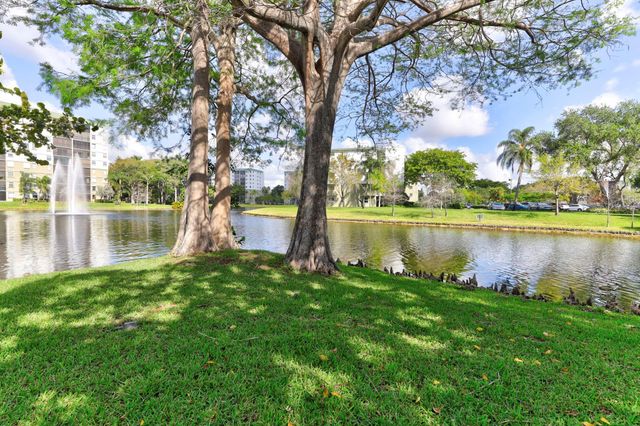 2334 S Cypress Bend Dr 511, Pompano Beach, FL 33069