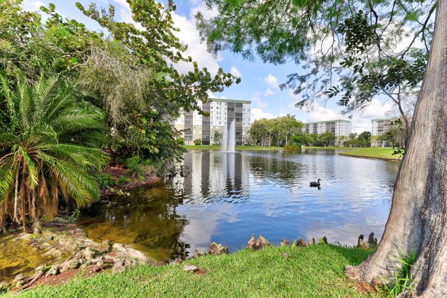 2334 S Cypress Bend Dr 511, Pompano Beach, FL 33069