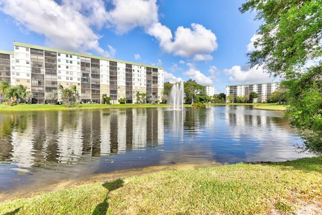 2334 S Cypress Bend Dr 511, Pompano Beach, FL 33069