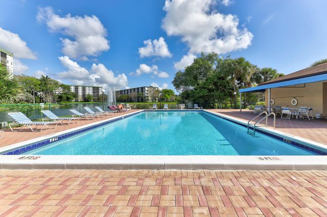 2334 S Cypress Bend Dr 511, Pompano Beach, FL 33069