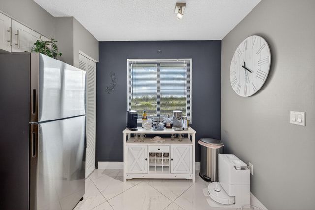 2334 S Cypress Bend Dr 511, Pompano Beach, FL 33069