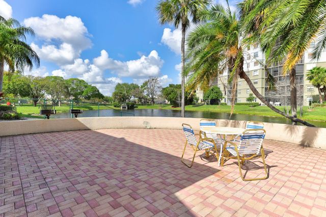 2334 S Cypress Bend Dr 511, Pompano Beach, FL 33069