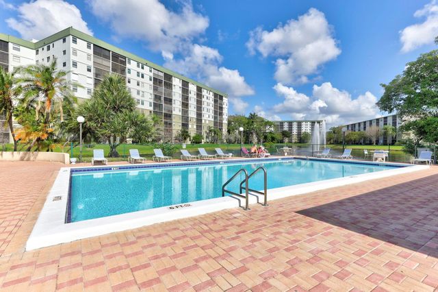 2334 S Cypress Bend Dr 511, Pompano Beach, FL 33069