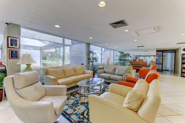 2334 S Cypress Bend Dr 511, Pompano Beach, FL 33069
