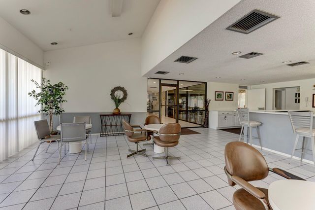 2334 S Cypress Bend Dr 511, Pompano Beach, FL 33069