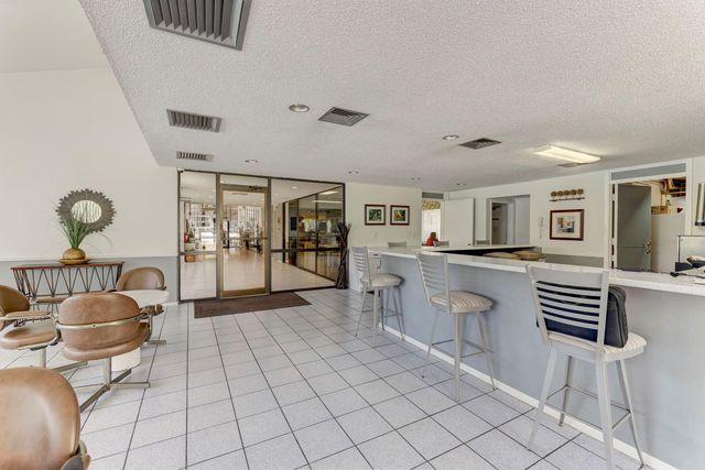 2334 S Cypress Bend Dr 511, Pompano Beach, FL 33069