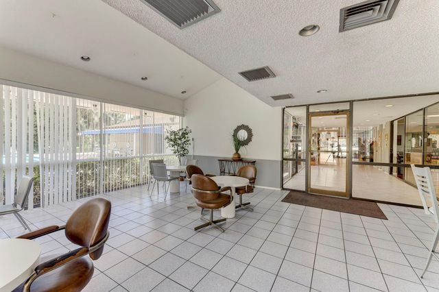 2334 S Cypress Bend Dr 511, Pompano Beach, FL 33069