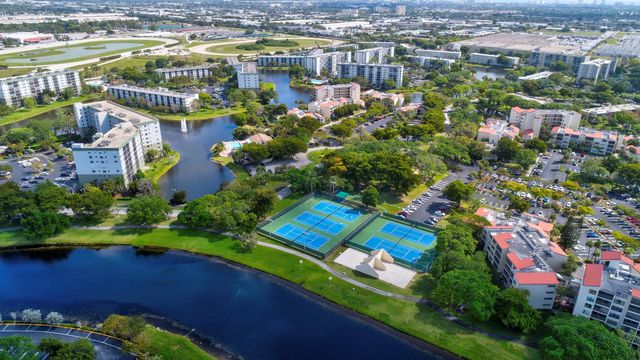2334 S Cypress Bend Dr 511, Pompano Beach, FL 33069