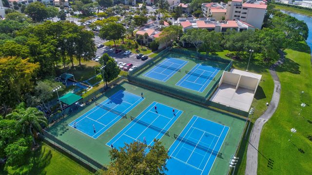 2334 S Cypress Bend Dr 511, Pompano Beach, FL 33069